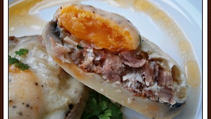 Žampiony s uzeným a vejci, zapečené s Mozzarellou, Detail na řezu