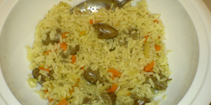 Zapečená rýže s kuřecími srdíčky
