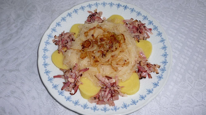 Zelí s anglickou a cibulí