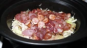 Bigos v pomalém hrnci, v nádobě
