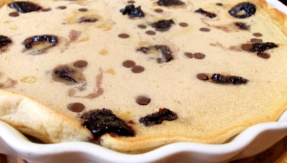 Blažené švestky ả la clafoutis, Upečeno - okraje těsta se krásně oddělují od vymazané formy