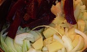 Bramborový salát s červenou řepou
