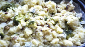 Brokolice zapečená s oříšky a směsí sýrů