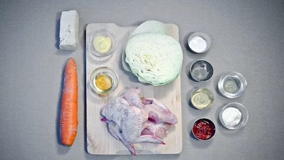 Buffalo kuřecí křídla s omáčkou z modrého sýra a salát Coleslaw