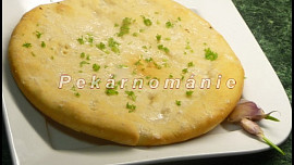 Chlebové česnekové placky
