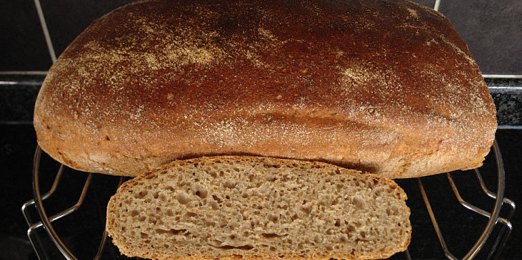 Domácí chleba bez hnětení v 2.0 (s droždím nebo kváskem) (kváskový - hnětený)