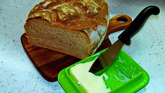 Domácí chleba bez kvasnic, domácí kváskový chléb