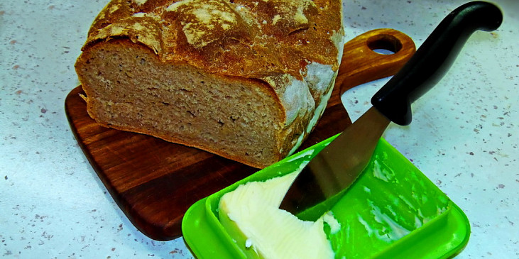 Domácí chleba bez kvasnic (domácí kváskový chléb)