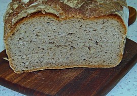 Domácí chleba bez kvasnic (nevydrží, na to je moc dobrý)