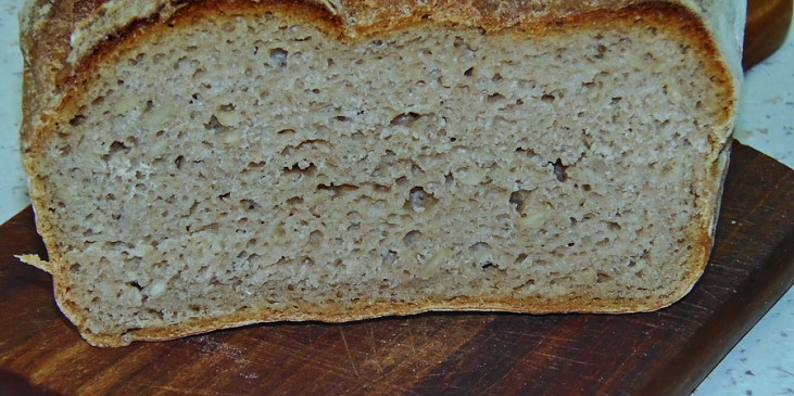 Domácí chleba bez kvasnic (nevydrží, na to je moc dobrý)