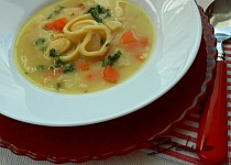 Fazolová polévka s lokšemi