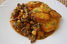 Hovězí nudličky na slanině,s dýní Hokkaido