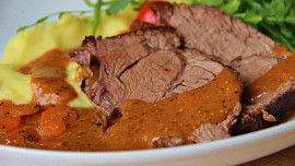 Hovězí pečeně s pikantní omáčkou s brandy