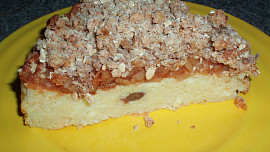 Jáhlový koláč s jablky a drobenkou