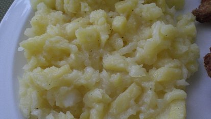 Jednoduchý bramborový salát bez majonézy