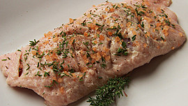 Kachní prsa se šalotkou a brusinkovou omáčkou