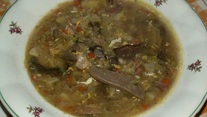 Kapustová polévka s houbami