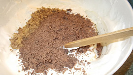 Kávový dort  s krémem z ledových  kaštanů, kofily a jogurtů