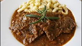 Kližka v zelenině, na černém pivu - připraveno v papiňáku