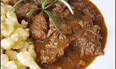Kližka v zelenině, na černém pivu - připraveno v papiňáku, Detail