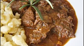 Kližka v zelenině, na černém pivu - připraveno v papiňáku, Detail