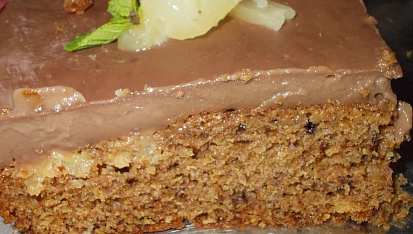 Křehký perník s  kávou, ovocem a karamelovým pudingem