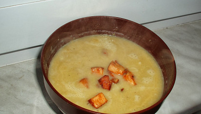 Krémová pórková polévka s tofu a sýrem