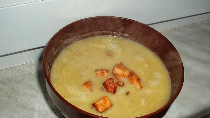 Krémová pórková polévka s tofu a sýrem