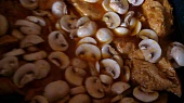 Kuřecí maso na žampionech s americkými bramborami