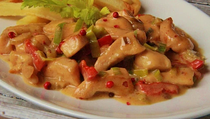 Kuřecí nudličky s červeným (růžovým) pepřem a gorgonzolou