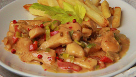 Kuřecí nudličky s červeným (růžovým) pepřem a gorgonzolou