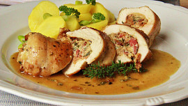 Kuřecí prsa plněná brynzovou směsí