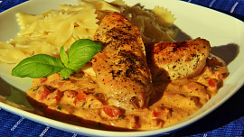 Kuřecí s bazalkovo - rajčatovou omáčkou