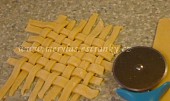 Mini mřížkový koláč s ananasem a brusinkami, Příprava mřížky