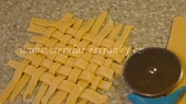 Mini mřížkový koláč s ananasem a brusinkami, Příprava mřížky
