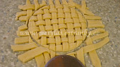 Mini mřížkový koláč s ananasem a brusinkami, Příprava mřížky
