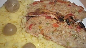Mozaiková  sekaná,  plněná mozzarellou a anglickou slaninou