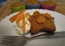 Mrkvové muffiny nebo koláč Mrkvové muffiny nebo koláč