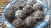 Muffiny s dvojí čokoládou a banánem (Hotove pocukrovane muffinky (pouze cast))
