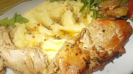 Pěkně ostré vepřové ocásky s chilli, koriandrem, tymiánem a  uzeným česnekem