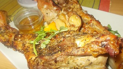 Pěkně ostré vepřové ocásky s chilli, koriandrem, tymiánem a  uzeným česnekem