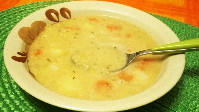 Polévka z červené čočky