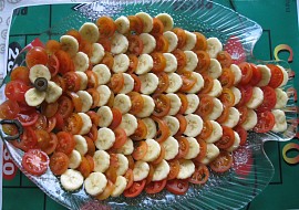 Rajčato - česneko - banánový salát