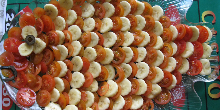 Rajčato - česneko - banánový salát (Rajčato - česneko - banánový salát)