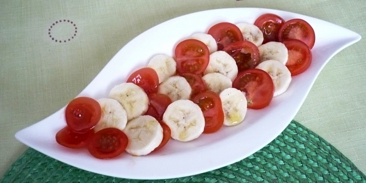 Rajčato - česneko - banánový salát
