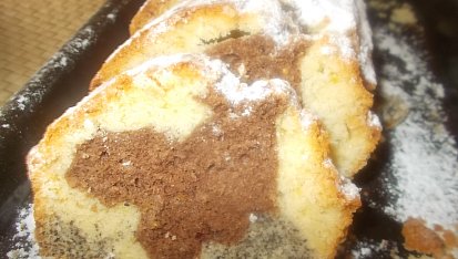 Řezy tří barev ( světlé s citronovou kůrou, makové a kakaové )
