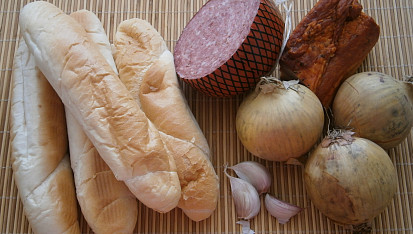 Rohlíkové,cibulovo-uzeninové placičky, Část použitých surovin