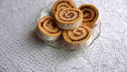 Roláda s marmeládou a kokosem