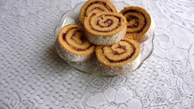 Roláda s marmeládou a kokosem