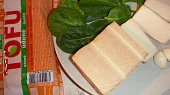 Salát z baby špenátu a tofu